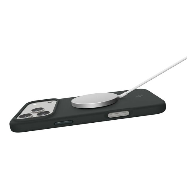 Spigen Silicone Fit MagSafe Case for iPhone 17 Pro Max - Green 5