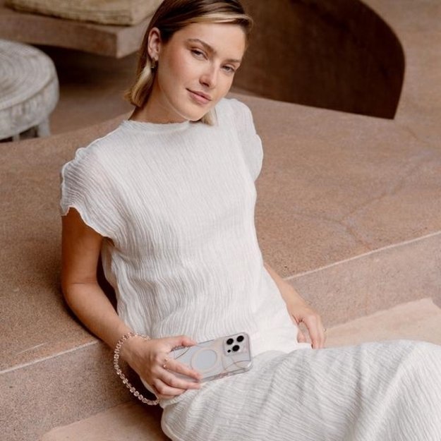 Uniq Coehl Verdure Magnetic Charging Case for iPhone 16 Pro - Transparent 8