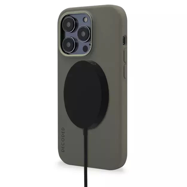 Decoded Silicone Case with MagSafe for iPhone 14 Pro Max - green 11