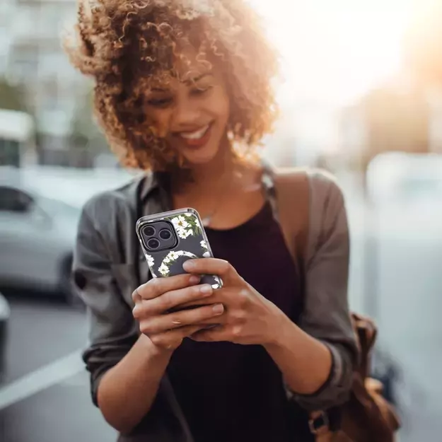 Tech-Protect MagMood MagSafe iPhone 15 Pro Max Case - White Daisies 2