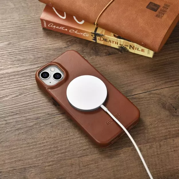 iCarer CE Oil Wax Premium Leather Folio Case iPhone 14 Plus magnetic flip case MagSafe brown (AKI14220707-BN) 1