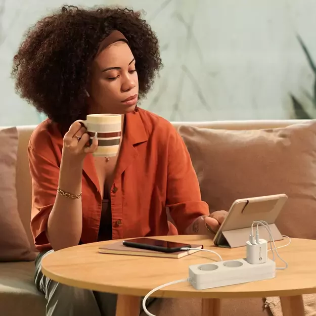 A6MaxL 20W USB-A USB-C Wall Charger with 1m USB-C - Lightning Cable - White 3