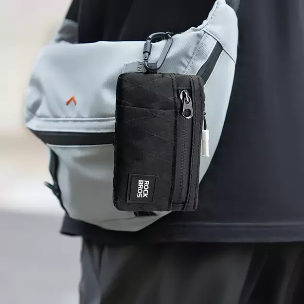 Rockbros Travel Wallet with Carabiner - Black 1