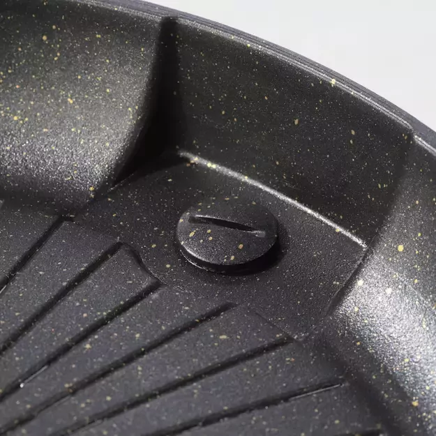 Grill grate and grill pan for a gas camping stove and grill 1