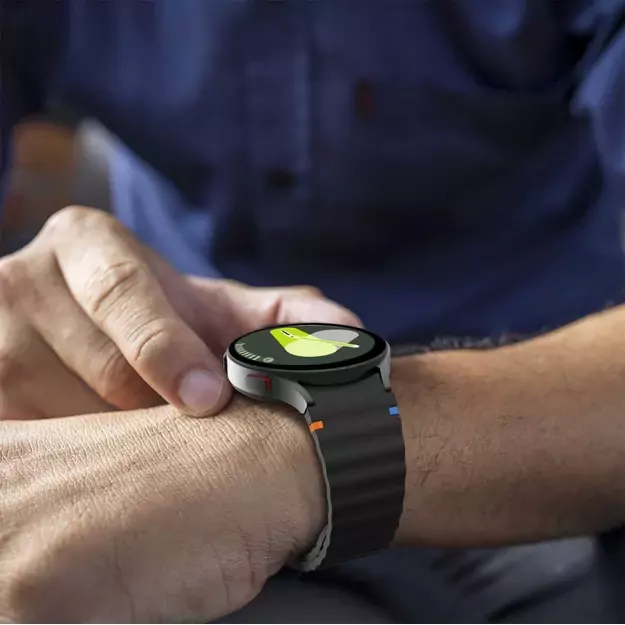 Tech-Protect Silicone Sport Strap for Samsung Galaxy Watch 4 / 5 / 5 Pro / 6 / 7 / FE - Black 3