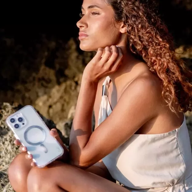 Uniq Coehl Savon Magnetic Charging Case for iPhone 16 - Transparent 16