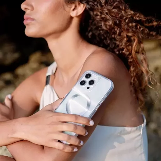 Uniq Coehl Savon Magnetic Charging Case for iPhone 16 - Transparent 17