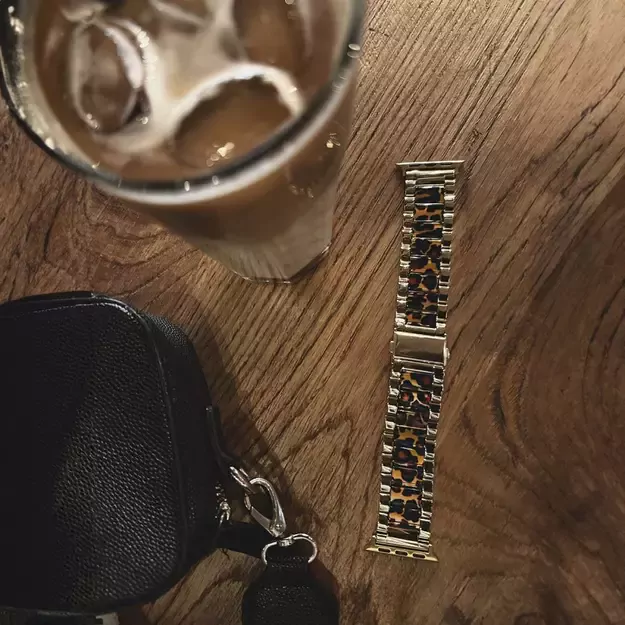 Tech-Protect Modern Apple Watch Strap 4 / 5 / 6 / 7 / 8 / 9 / SE (38 / 40 / 41 mm) - Gold / Leopard 4