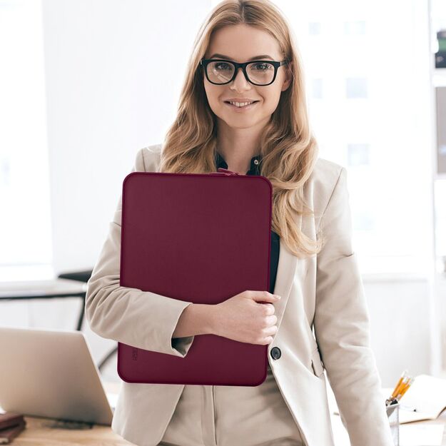 Tech-Protect Neoprene Laptop Case 15-16&quot  - Burgundy 16