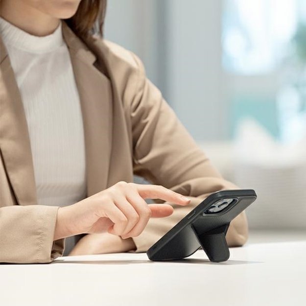 Uniq Transforma MagSafe case for iPhone 13 - black 6