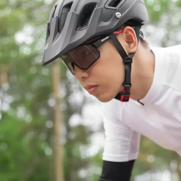 Rockbros 10135 photochromic UV400 cycling glasses - black and red 1