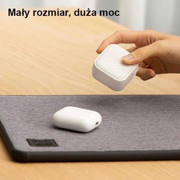 Uniq Verge Pro 66W GaN USB-C wall charger - white 5