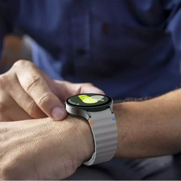 Tech-Protect Silicone Sport Strap for Samsung Galaxy Watch 4 / 5 / 5 Pro / 6 / 7 / FE - Gray 3
