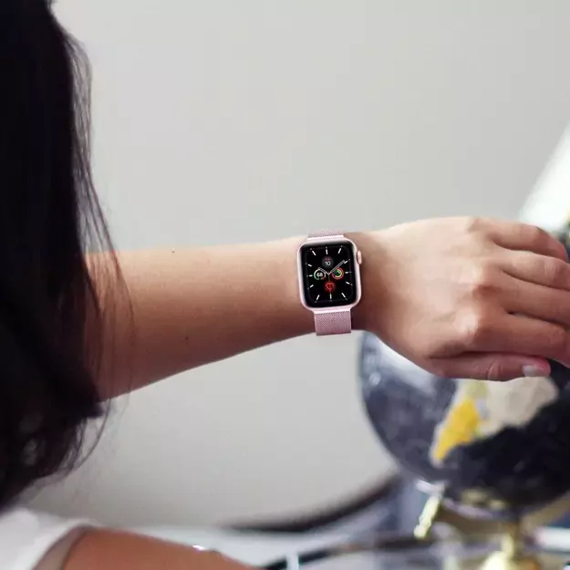 Tech-Protect MilaneseBand for Apple Watch 4 / 5 / 6 / 7 / 8 / 9 / SE / Ultra 1 / 2 (42/44/45/49 mm) - gold 4