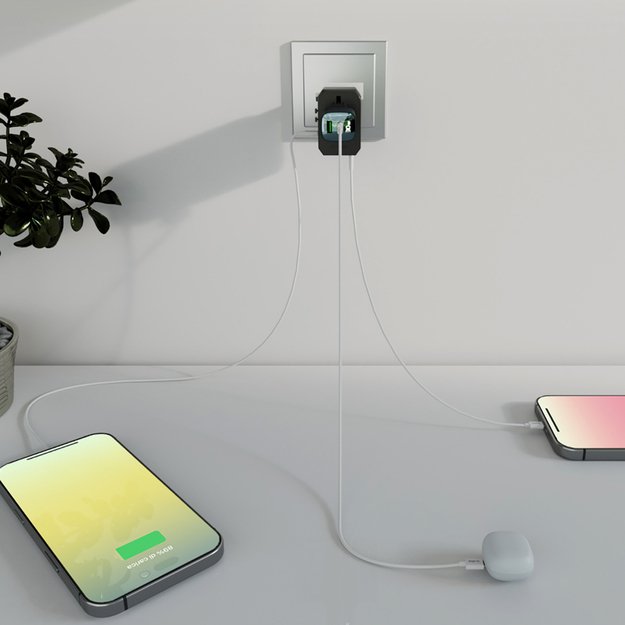 World travel GaN 70W adapter with pouch case 9