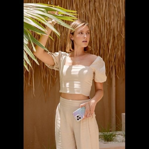 Uniq Coehl Linear Magnetic Charging Case for iPhone 16 Pro - Iridescent 6