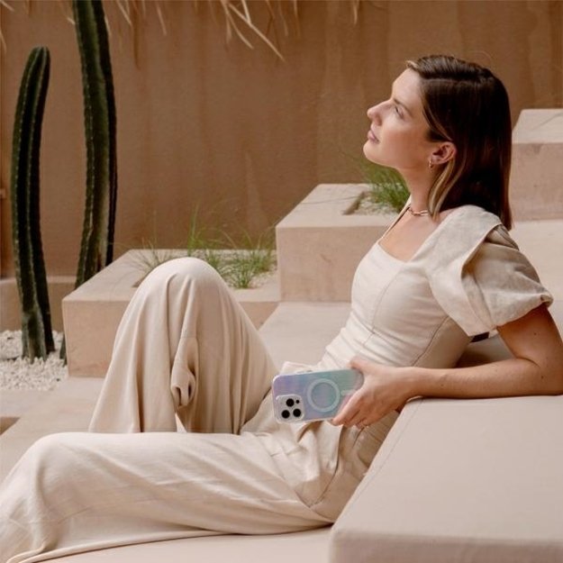 Uniq Coehl Linear Magnetic Charging Case for iPhone 16 Pro - Iridescent 7