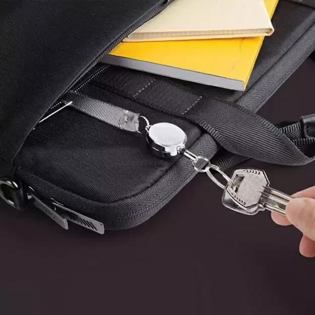 Uniq Stockholm bag for a 16&quot  laptop - black 6