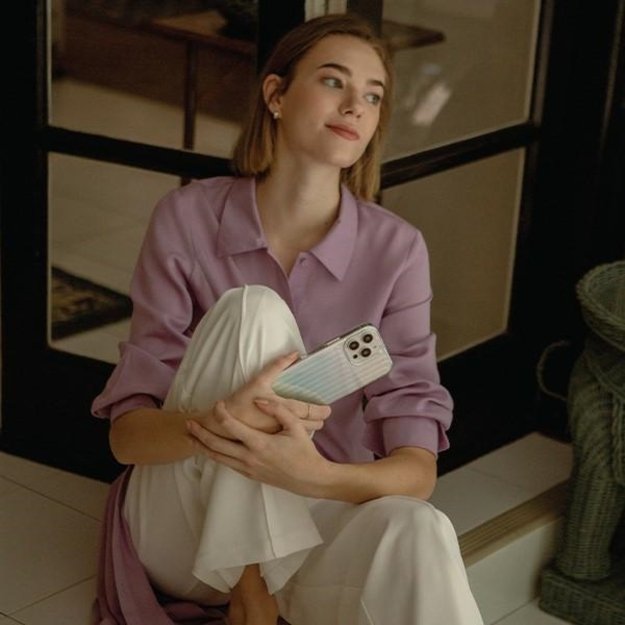 Uniq Coehl Linear case for iPhone 14 Plus - pink and blue 4