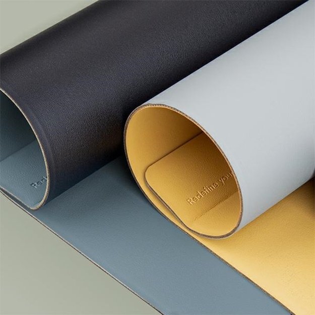 Uniq Hagen Magnetic Desk Pad Double-Sided Black and Blue 5