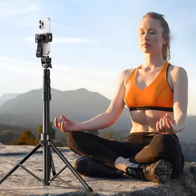 Ugreen LP680 selfie stick with stand and Bluetooth remote control 1.8m - black 4