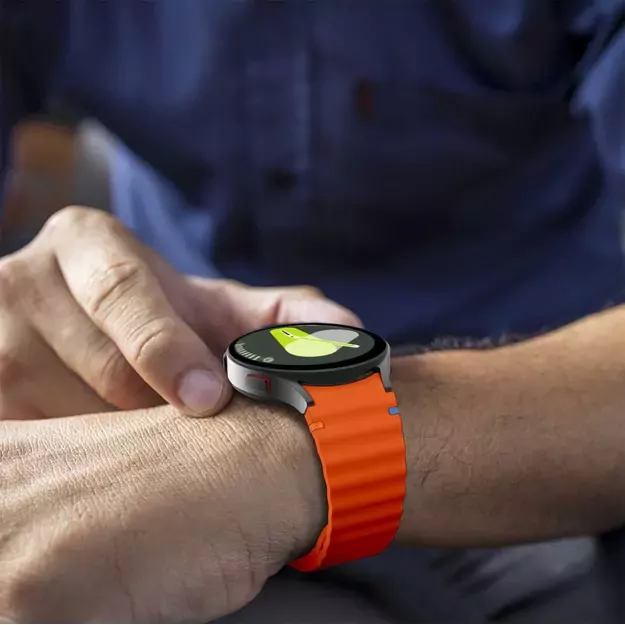 Tech-Protect Silicone Sport Strap for Samsung Galaxy Watch 4 / 5 / 5 Pro / 6 / 7 / FE - Orange 3