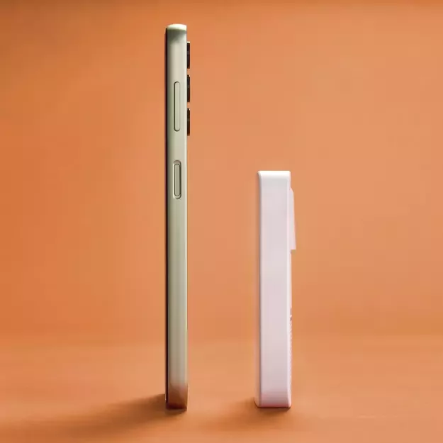 Hama GaN Charger 65W 2x USB-C 1x USB-A Foldable - White 15