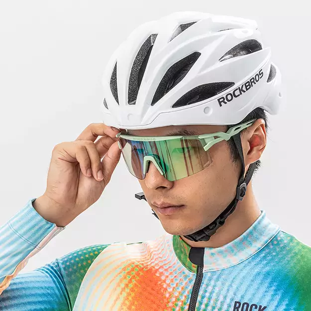 Rockbros Photochromic Cycling Glasses with UV Protection and Corrective Insert - Green 6