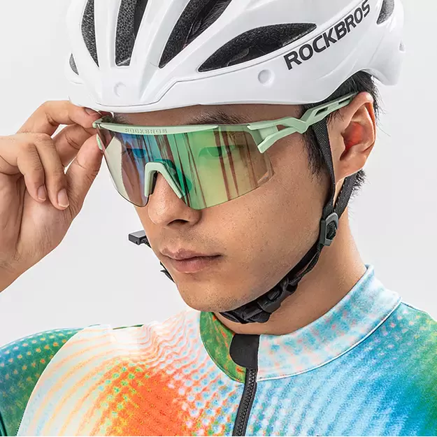 Rockbros Photochromic Cycling Glasses with UV Protection and Corrective Insert - Green 5